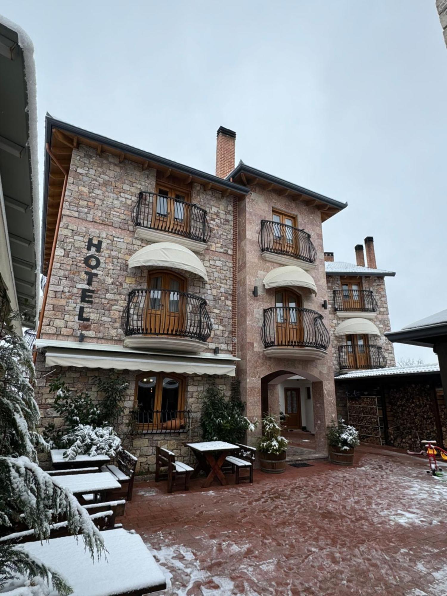 Hotel Ambassador Voskopojë Esterno foto