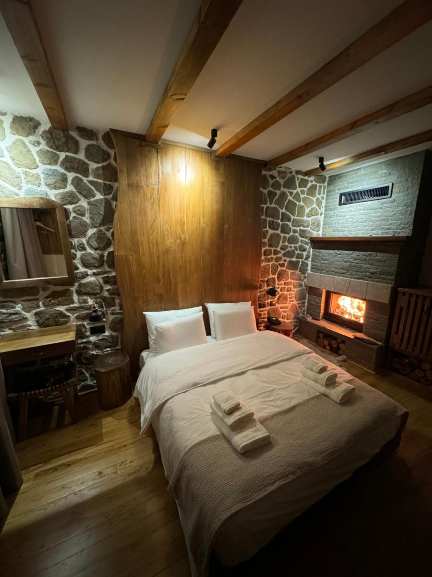 Hotel Ambassador Voskopojë Esterno foto