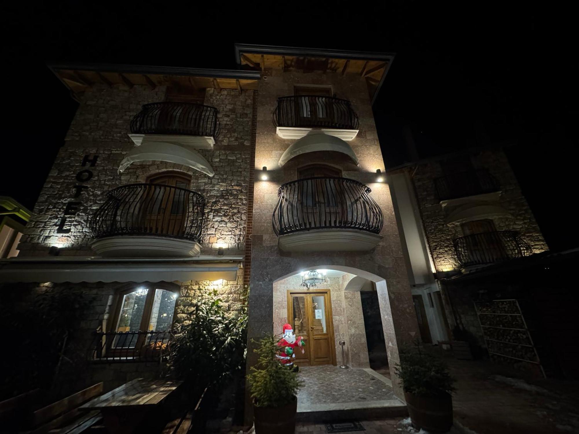 Hotel Ambassador Voskopojë Esterno foto