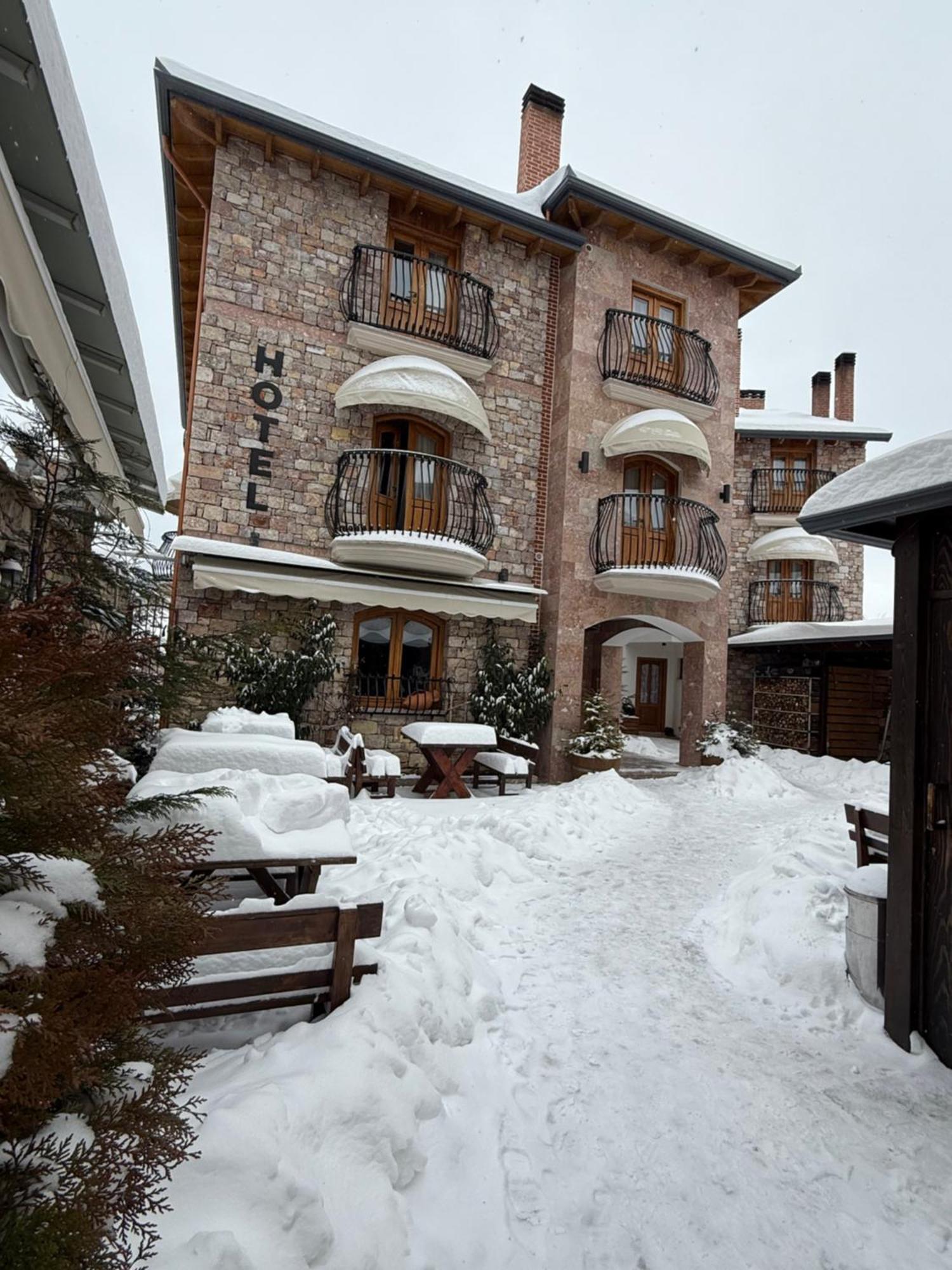 Hotel Ambassador Voskopojë Esterno foto